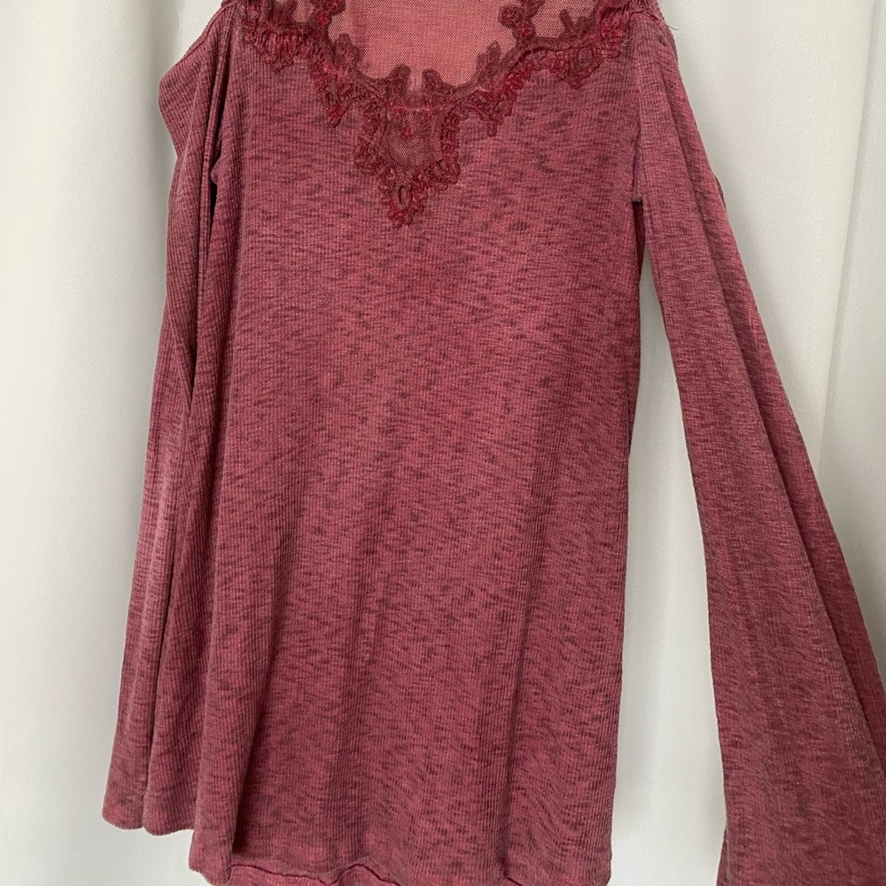 Red long sleeve Peep shoulder top